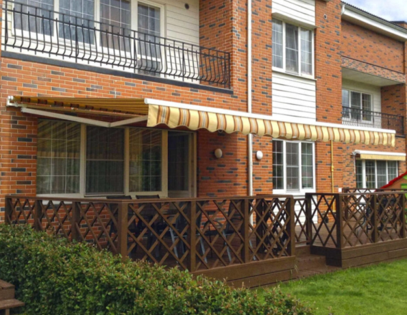 Маркиза локтевая VENTURA NEW, локти 1,5 метра, электропривод, тент из ткани в многоцветную полоску