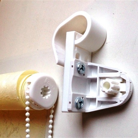 Крепление универсальное на откидные оконные створки